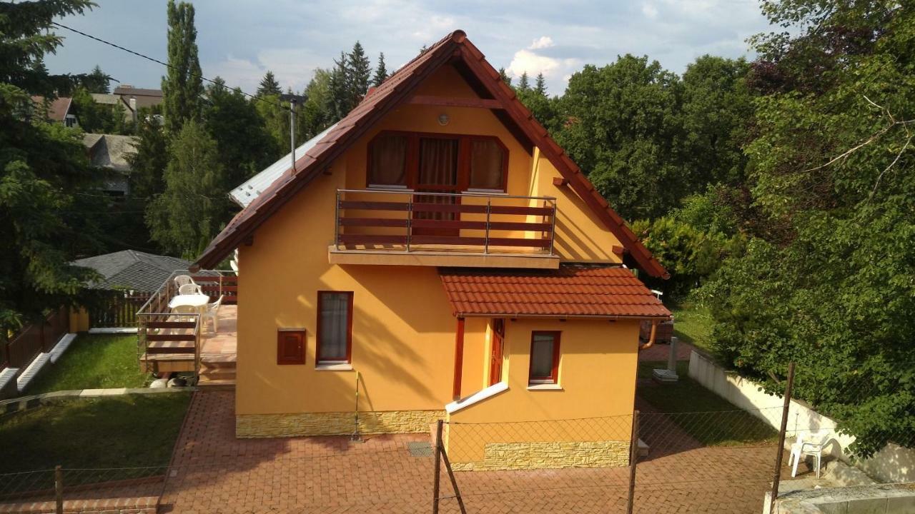 Treasure Deluxe House Apartment Miskolc Bagian luar foto